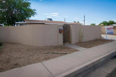 545 Barlane Pl NW