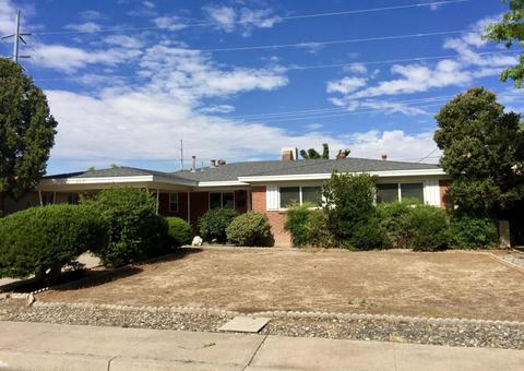 1030 Pampas Dr SE
