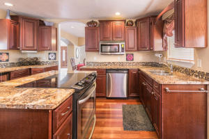3104 Matador Dr NE