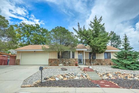 1427 Vinca Trl NE