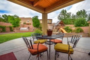 10904 Nueva Espana Ct NW