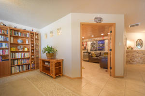 10904 Nueva Espana Ct NW