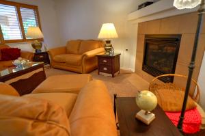 6113 Chaco Canyon Dr NE