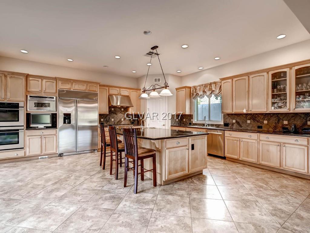 37 Candlewyck Dr