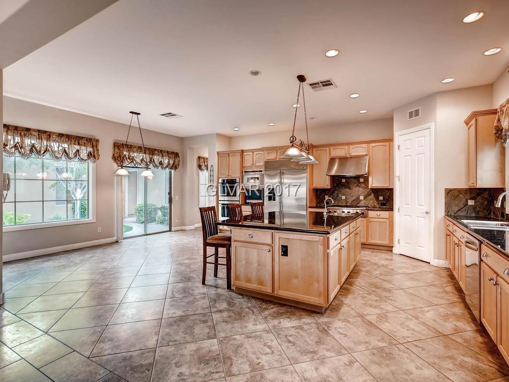 37 Candlewyck Dr