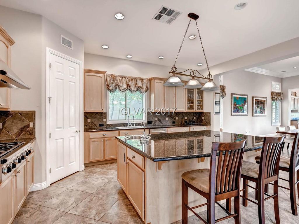 37 Candlewyck Dr