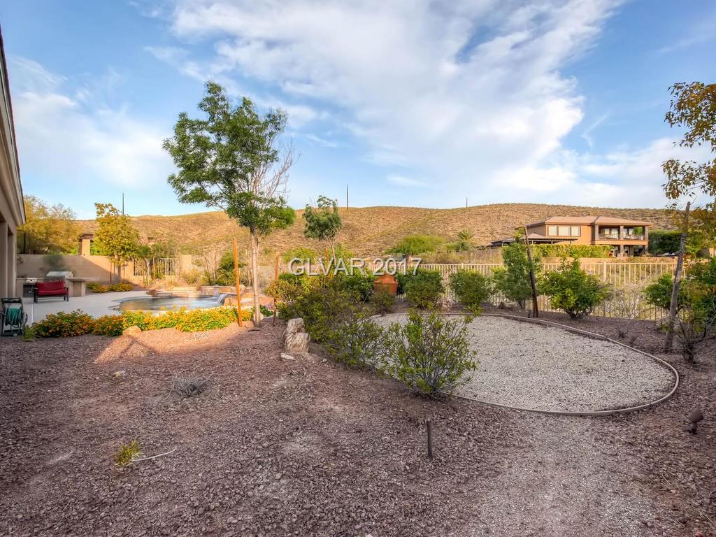 37 Candlewyck Dr