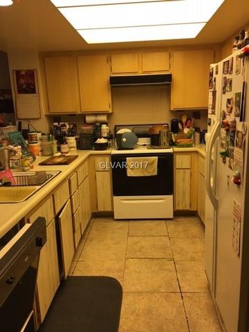 5208 Sir James Way
