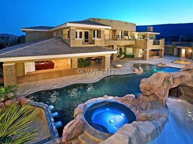 66 Meadowhawk Ln