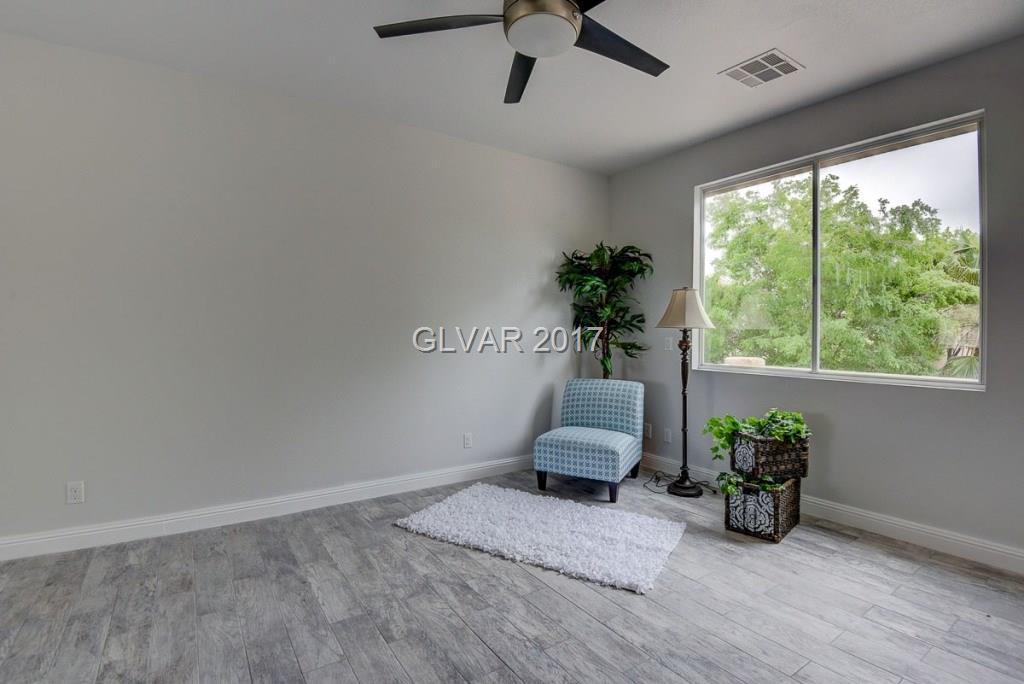525 Green Gables Ave