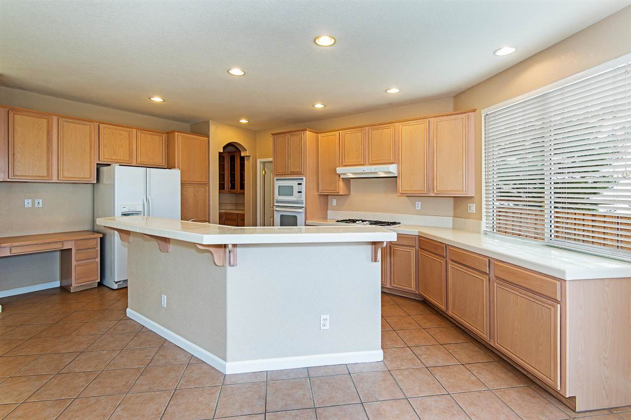 7242 Noah Ct