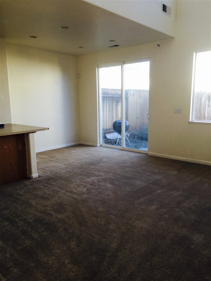 9225 Lone Wolf Cir