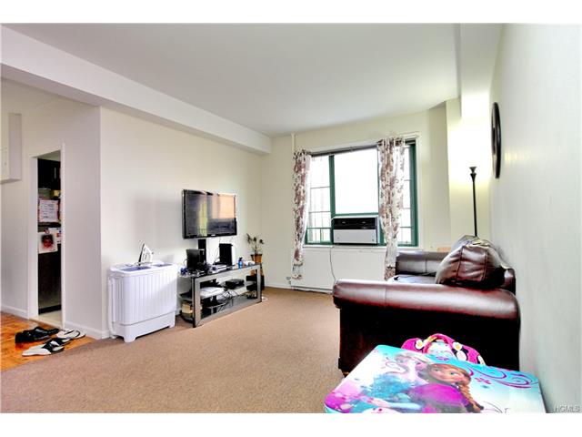 1970 E Tremont Ave #6F