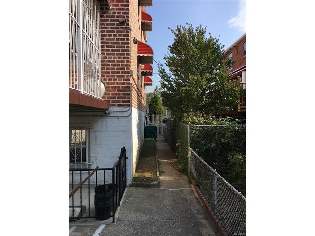 2705 Laconia Ave