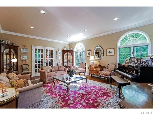 For Sale: 3 Mica Pl Bedford, NY 10506