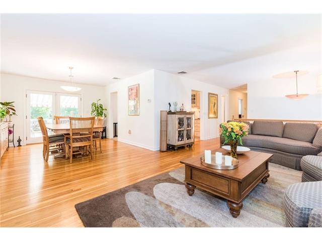 26 Lakeside Dr