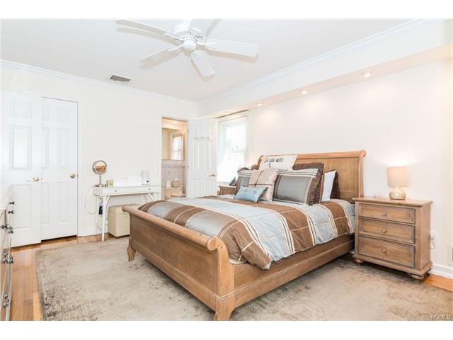 26 Lakeside Dr