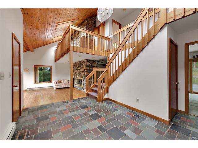 6 Cherokee Ct