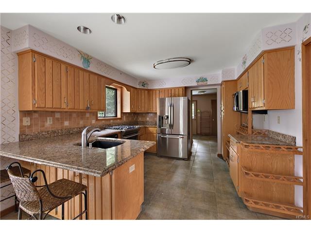 6 Cherokee Ct