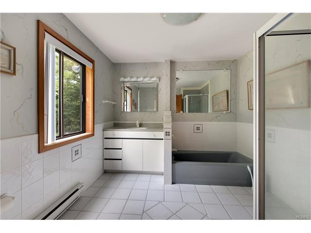 6 Cherokee Ct