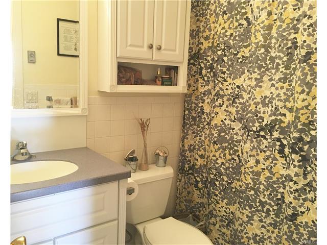 26 Kenneth Stuart Pl #B