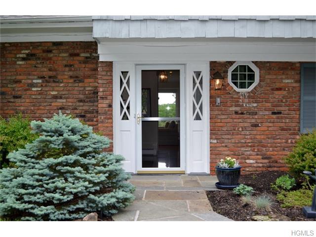 For Sale: 19 Surrey Ln Ossining, NY 10562