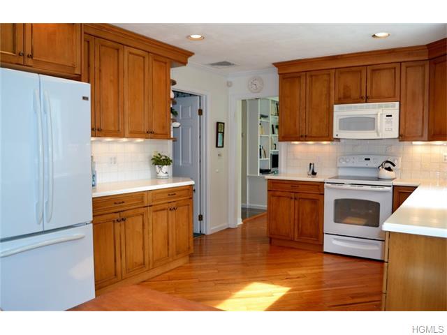 For Sale: 19 Surrey Ln Ossining, NY 10562