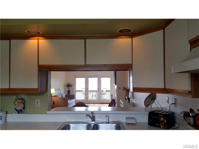 For Sale: 51 Hudson Point Ln Ossining, NY 10562
