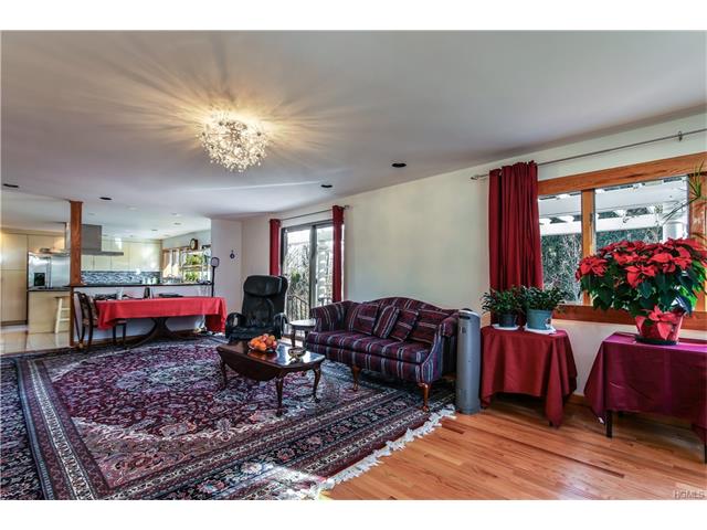 11 Thomas St