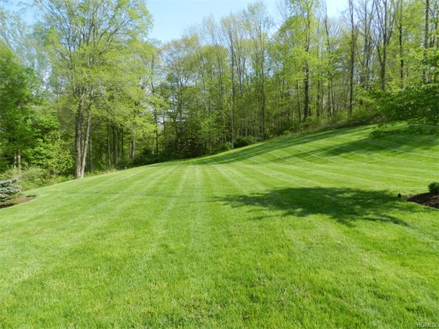 25 Waccabuc River Ln