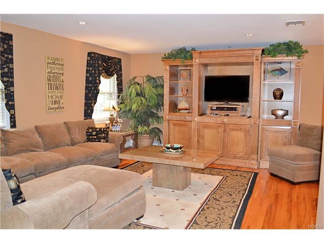 3 Plum Hill Dr