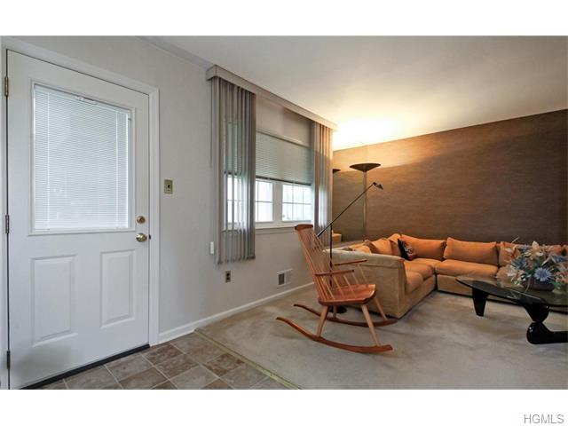 For Sale: 114 W Bon Aire Cir #10A Suffern, NY 10901