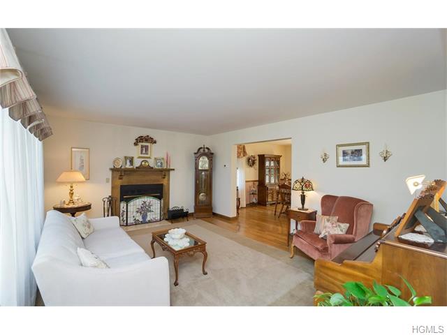 2 Laura Dr, Chester NY 10918