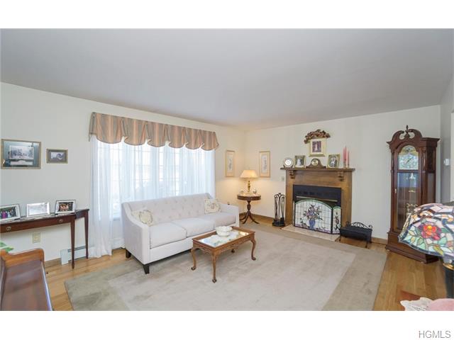 2 Laura Dr, Chester NY 10918
