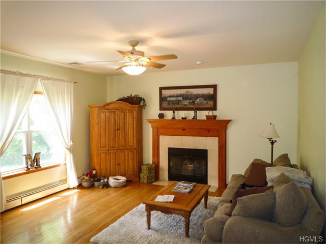 For Sale: 20 Woodridge Dr Chester, NY 10918