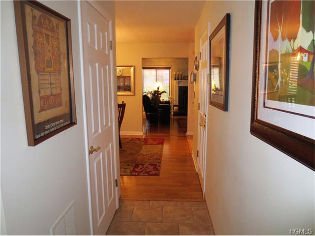 For Sale: 8 Ryan Ct Nanuet, NY 10954