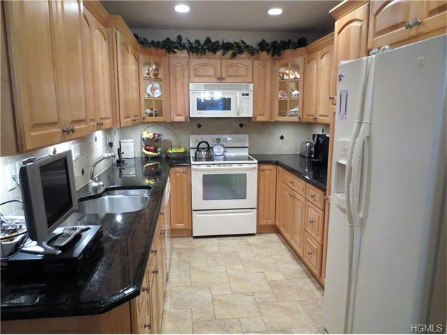 For Sale: 8 Ryan Ct Nanuet, NY 10954