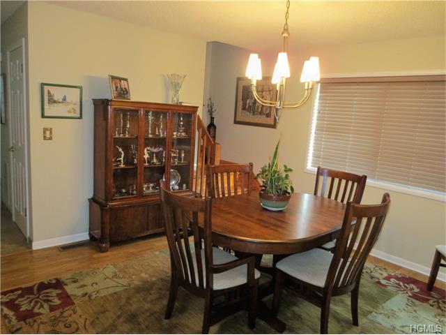 For Sale: 8 Ryan Ct Nanuet, NY 10954