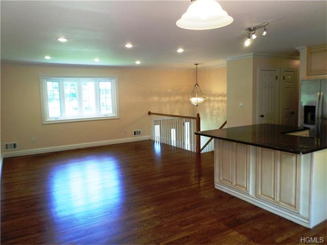 For Sale: 3 Fanwood Dr Valley Cottage, NY 10989