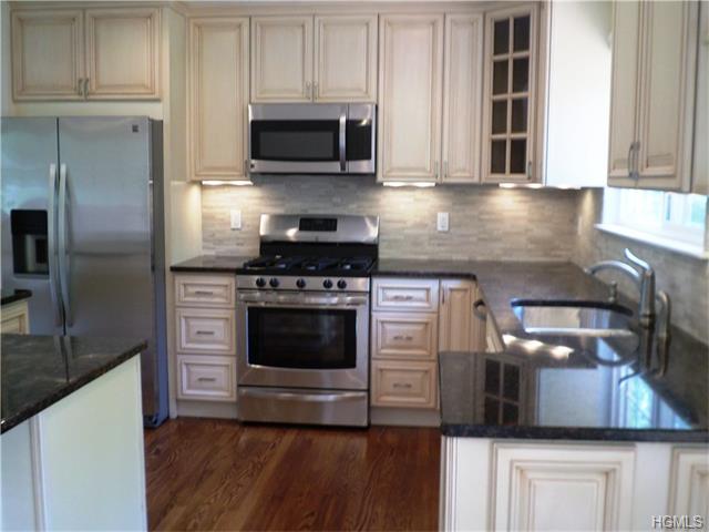 For Sale: 3 Fanwood Dr Valley Cottage, NY 10989