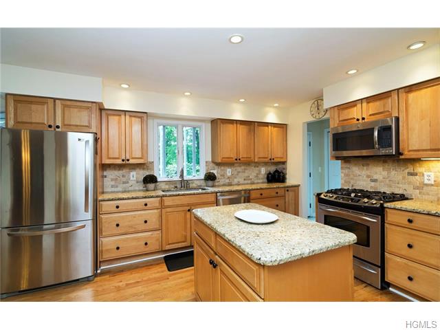 For Sale: 27 Kings Pt Washingtonville, NY 10992