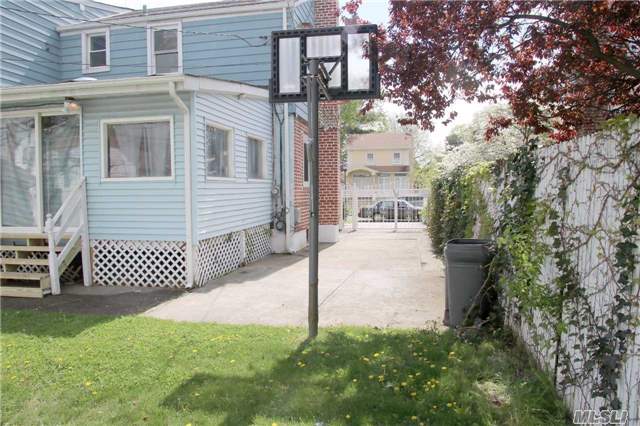 200 Freeman Ave