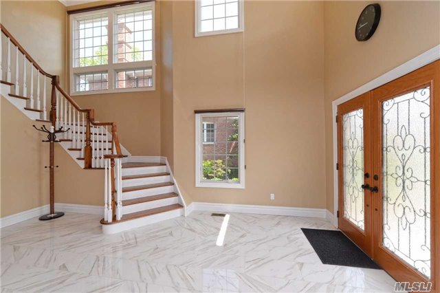 5 E Wooleys Ln
