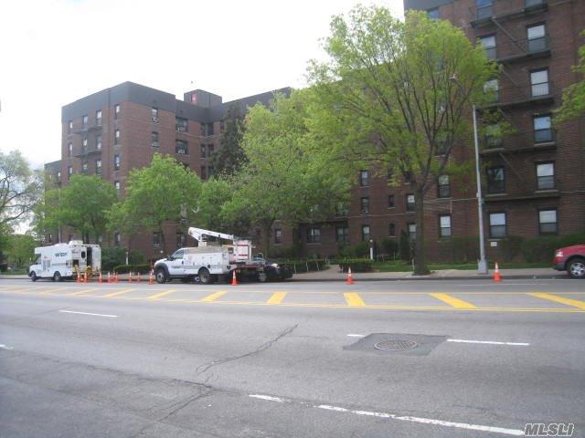 140-21 Burden Cres #104