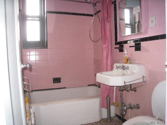 140-21 Burden Cres #104
