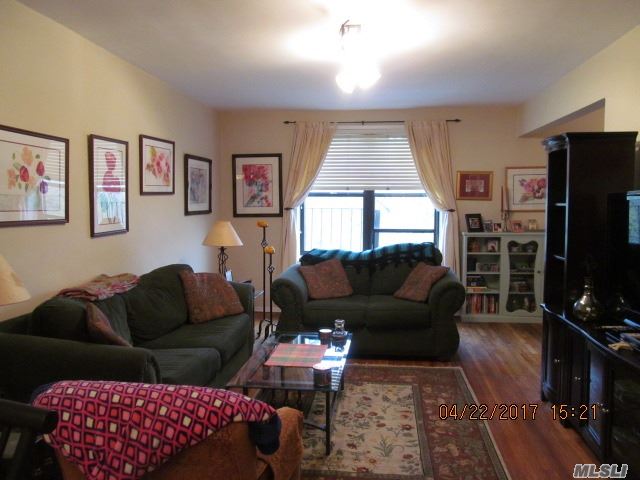 219-58 75 Ave