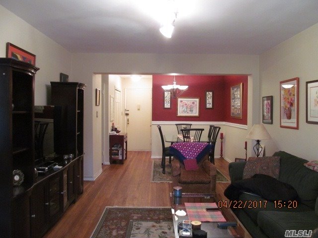 219-58 75 Ave