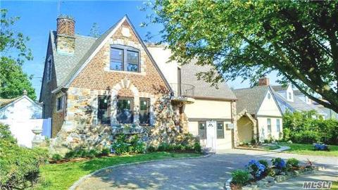 2937 Roxbury Rd