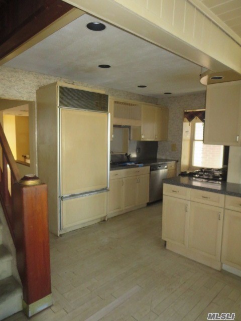 250 W Merrick Rd #3-H