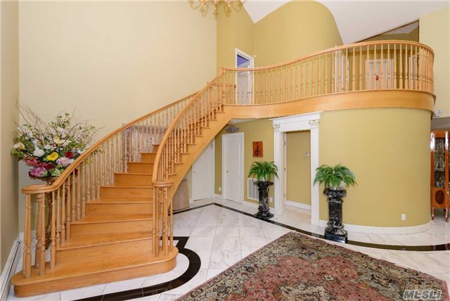 For Sale: 5 Norgate Rd Glen Head, NY 11545